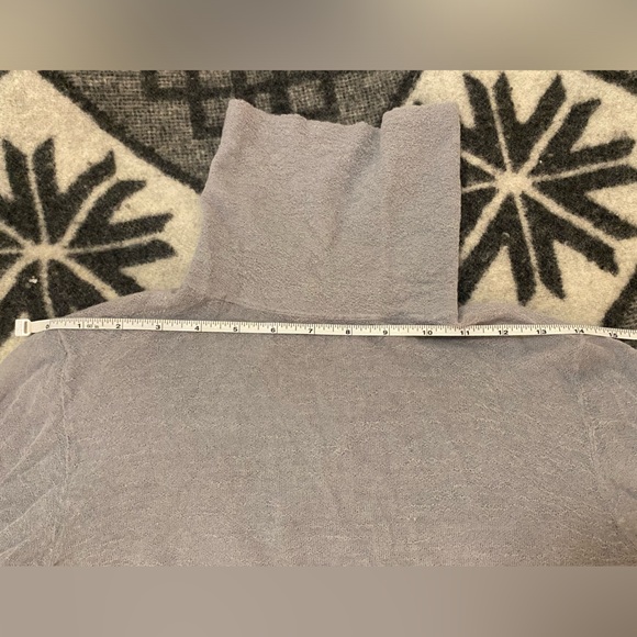 Lilac alpaca tissue turtleneck NWOT - Picture 6 of 6